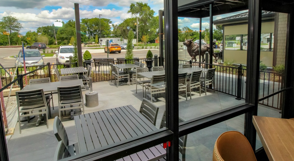 A patio perfect for enjoying barbecue outdoors at Jack Stack Martin City.