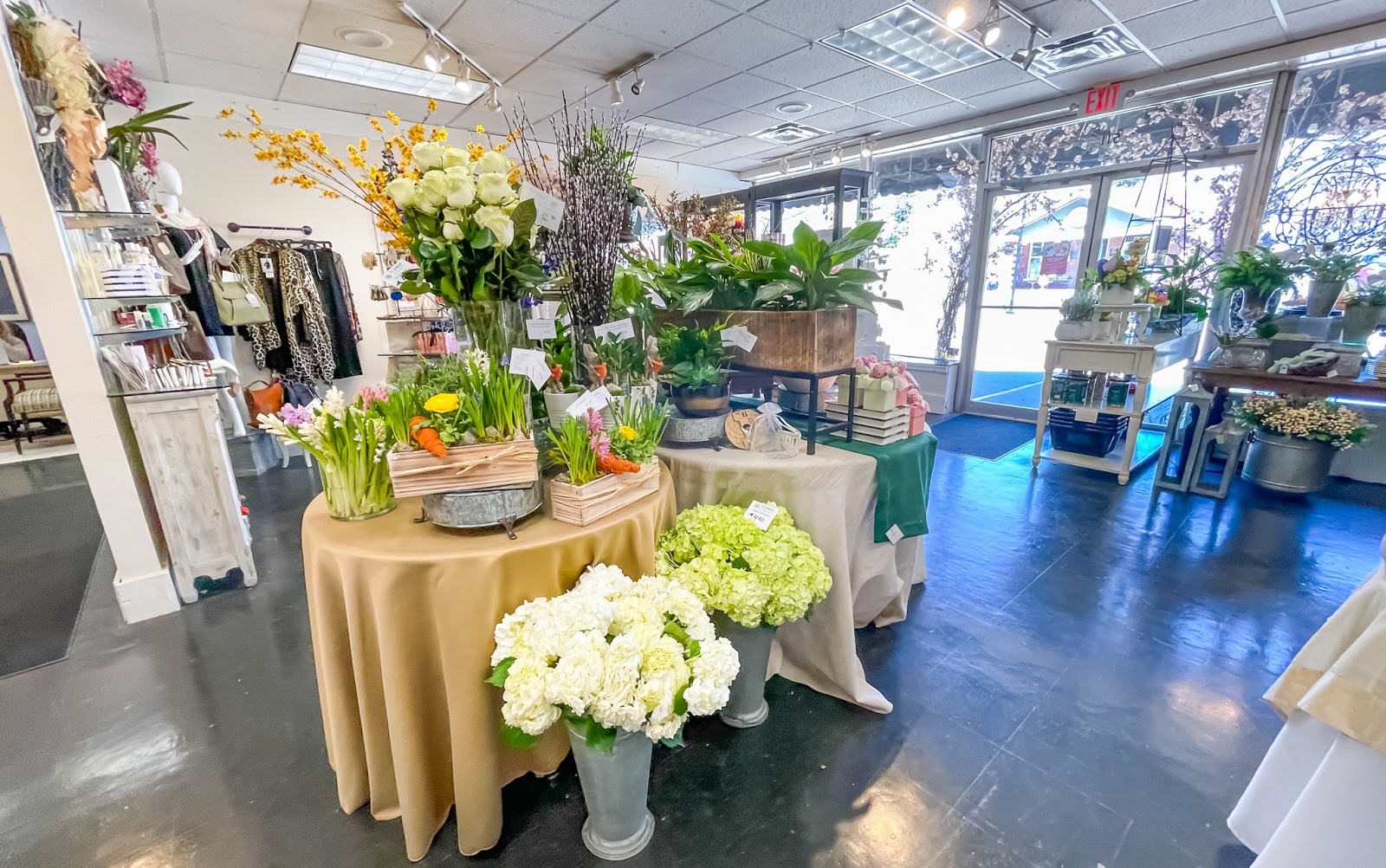 inside sideliines flower shop in martin city